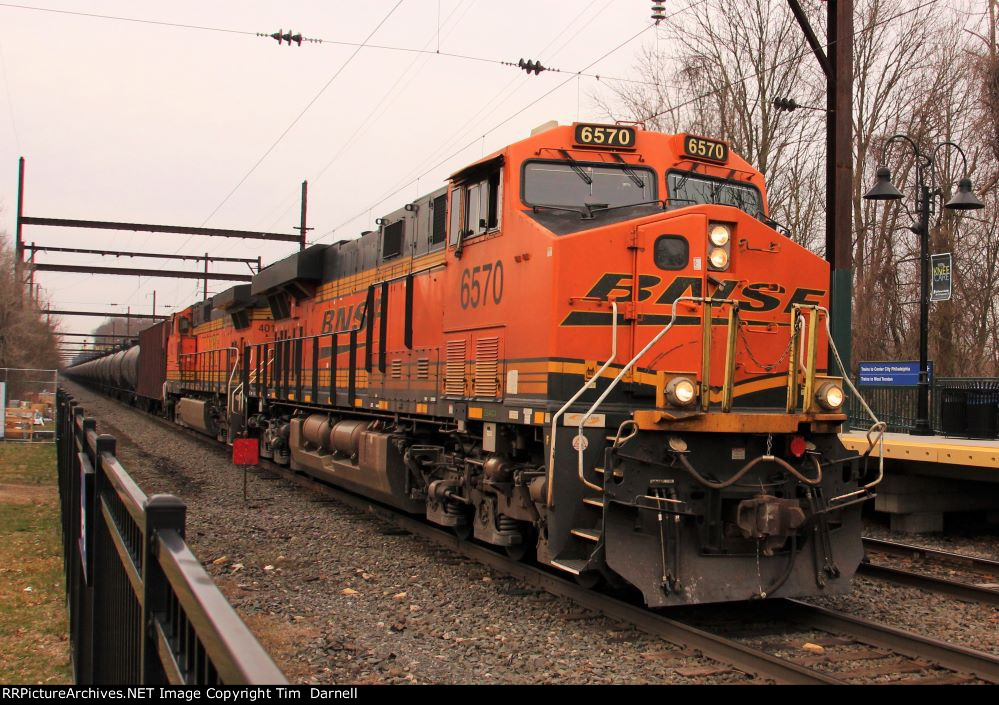 BNSF 6570 leads K163